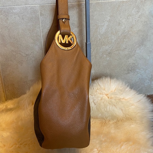 Michael Kors Fulton Large Hobo - Picture 4 of 10